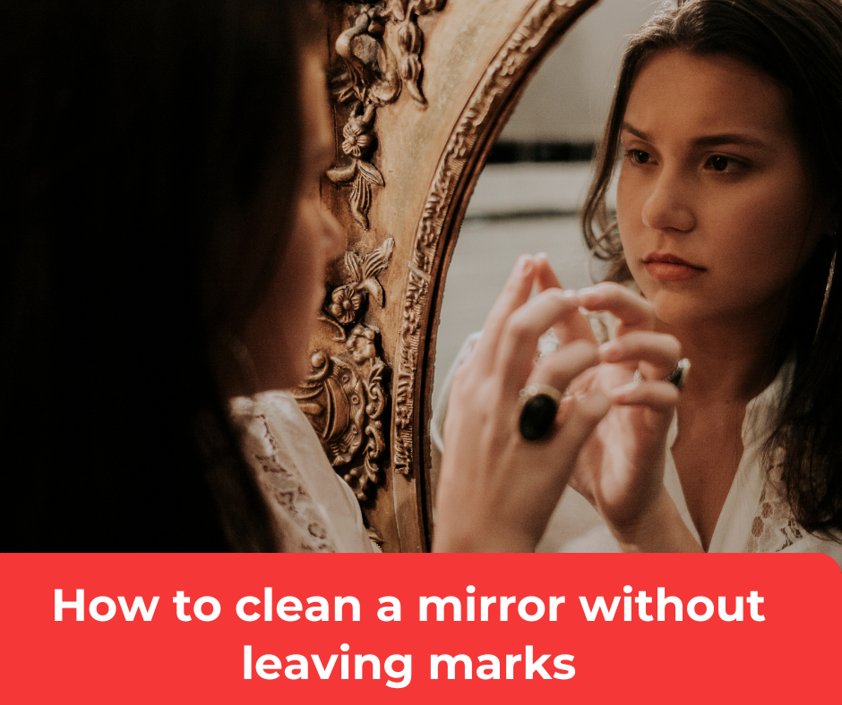 How to clean a mirror without leaving marks